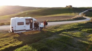 Lotte en gijs in campervan